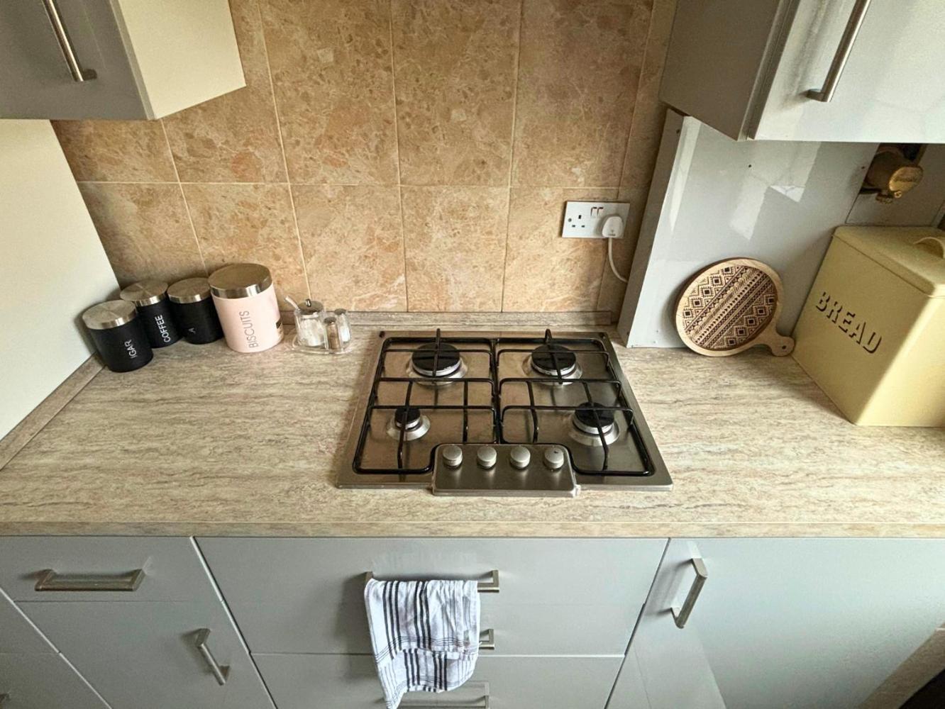 Charming And Cosy London Home, Garden, Parking & Family Fun Mitcham Esterno foto