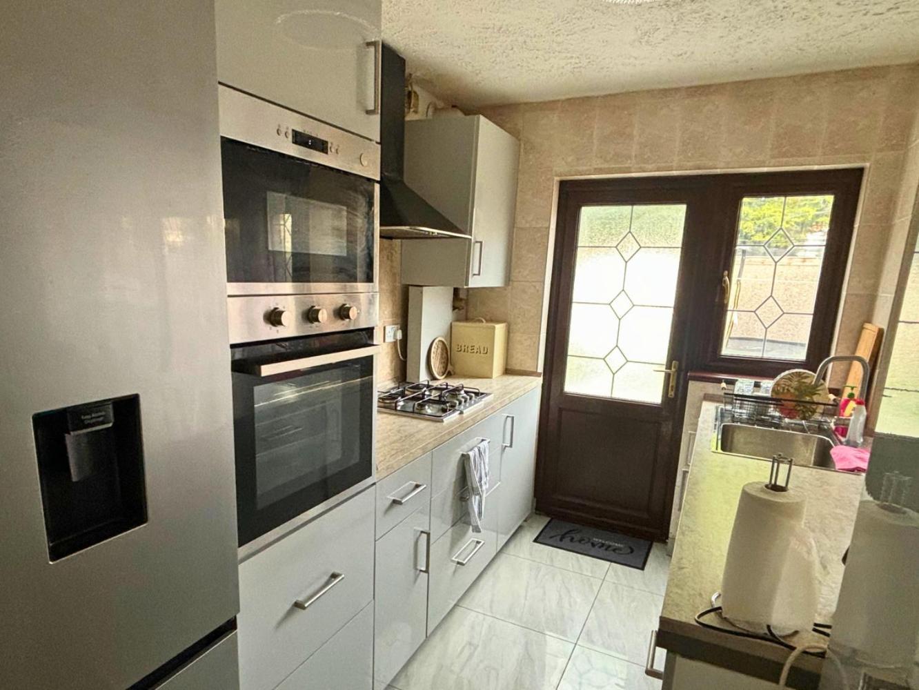 Charming And Cosy London Home, Garden, Parking & Family Fun Mitcham Esterno foto